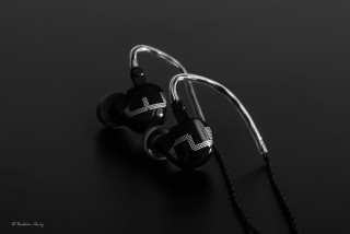 earsonic earphone