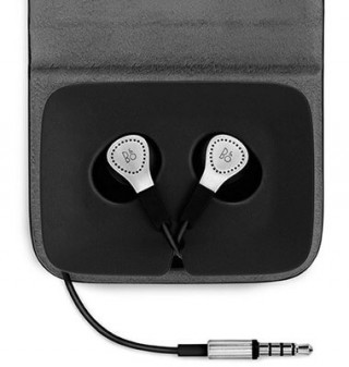 Bang and Olufsen Beoplay H3 earphone